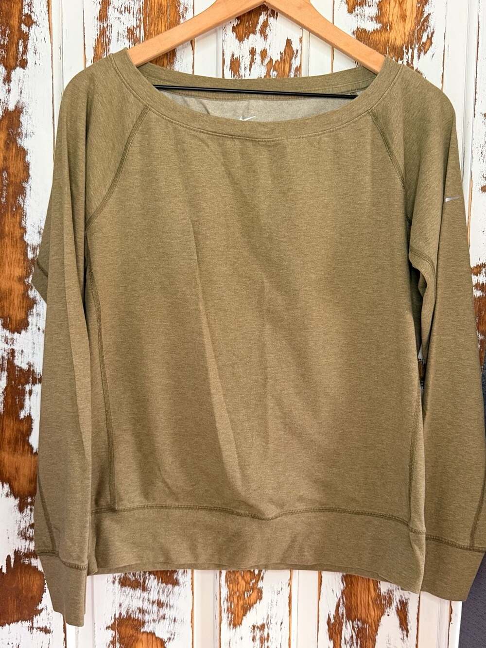 Nike Dri-FIT Performance Crewneck Sweatshirt Size M Olive Green Oversized